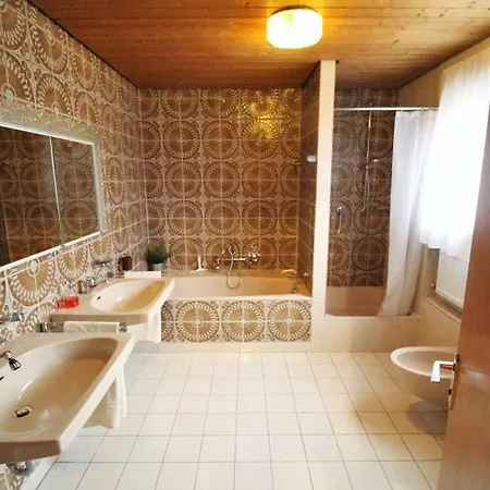 Schoene, Grosse Mit Parkplatz Und Wlan *